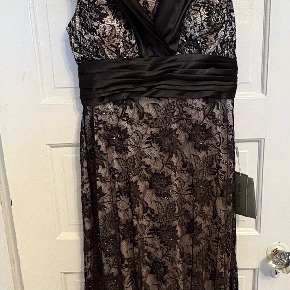Nina Austin Black and Cream Lace Prom Dress